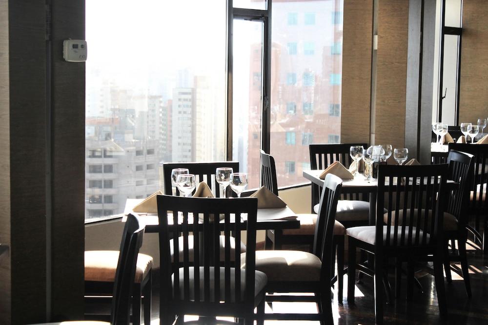 Hotel Barranquilla Plaza Bagian luar foto The restaurant