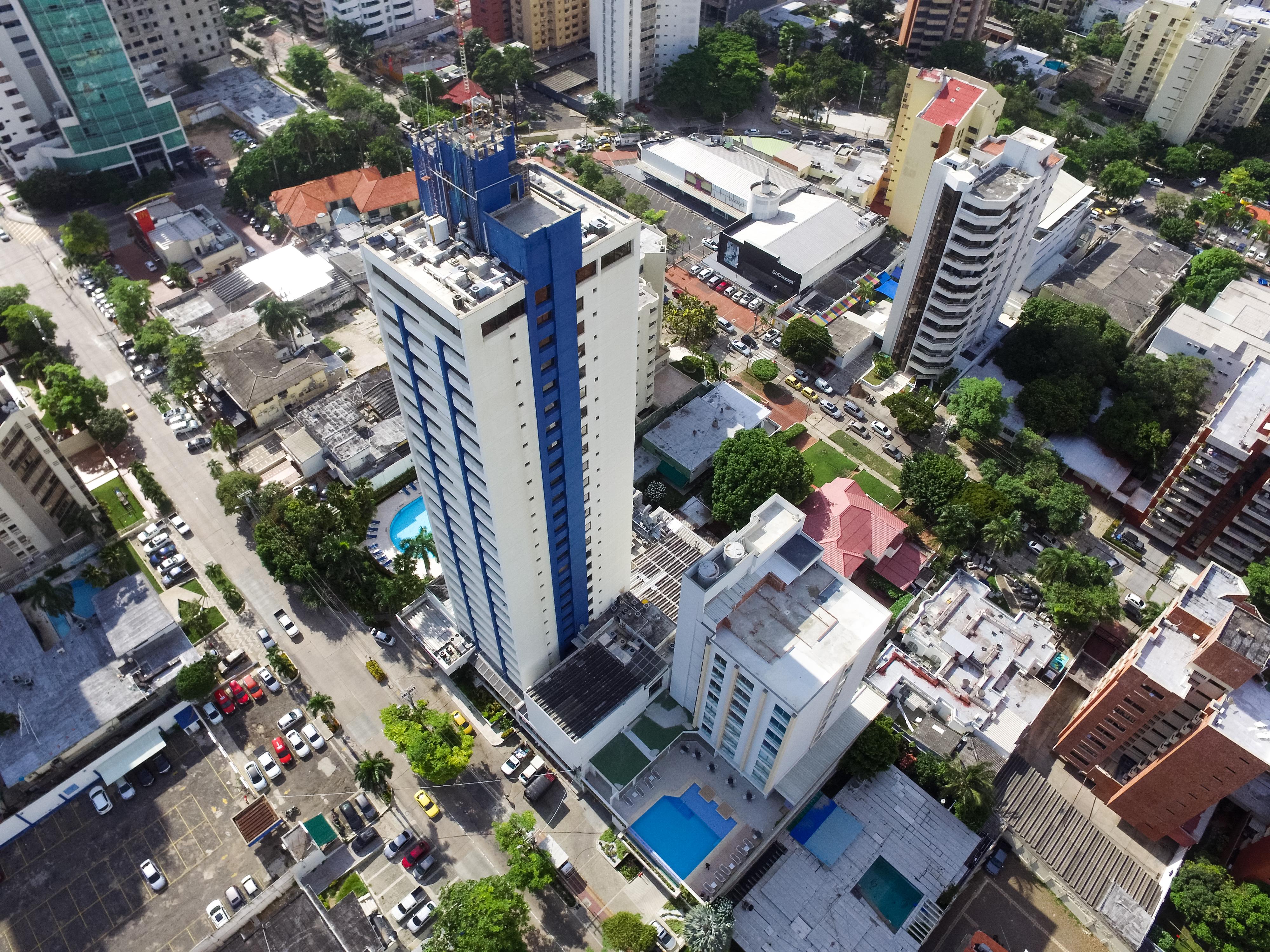 Hotel Barranquilla Plaza Bagian luar foto Aerial view of the hotel