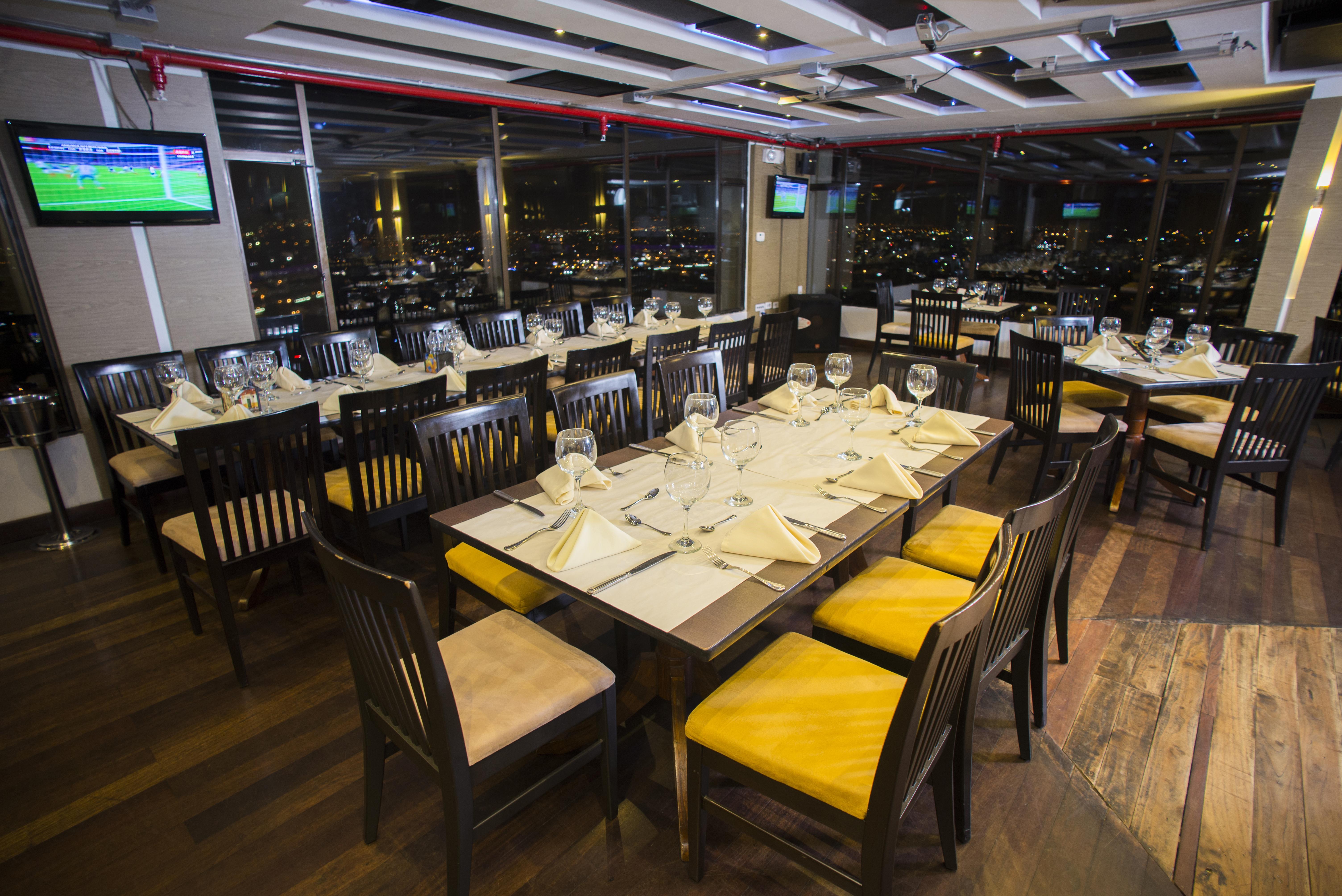 Hotel Barranquilla Plaza Bagian luar foto The interior of the restaurant