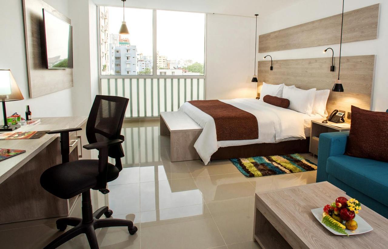 Hotel Barranquilla Plaza Bagian luar foto A room at the hotel