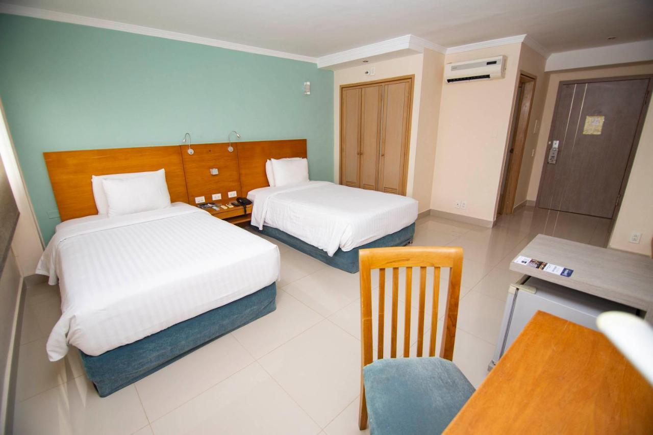 Hotel Barranquilla Plaza Bagian luar foto A room at the hotel