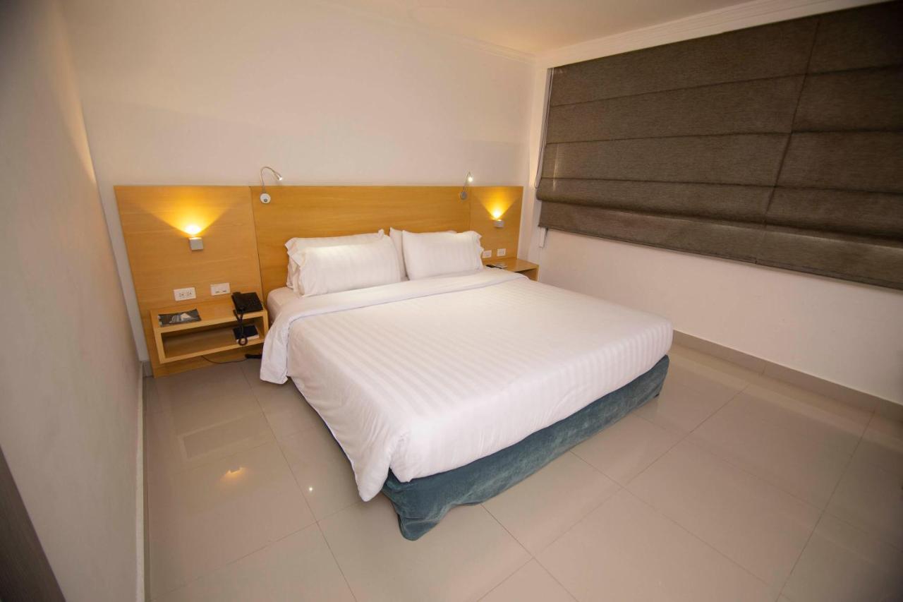 Hotel Barranquilla Plaza Bagian luar foto A bedroom at the hotel