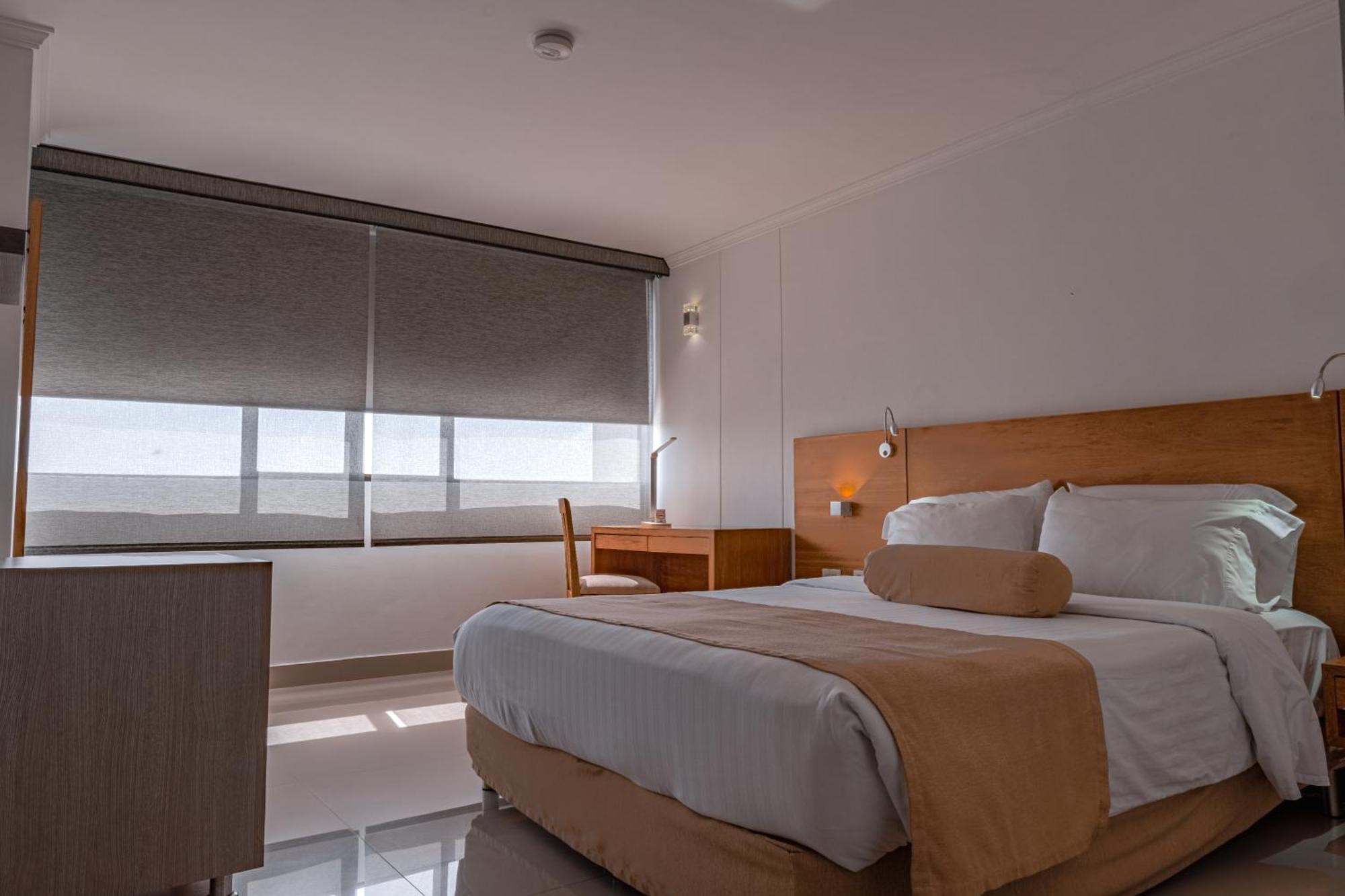 Hotel Barranquilla Plaza Bagian luar foto A bedroom at the hotel