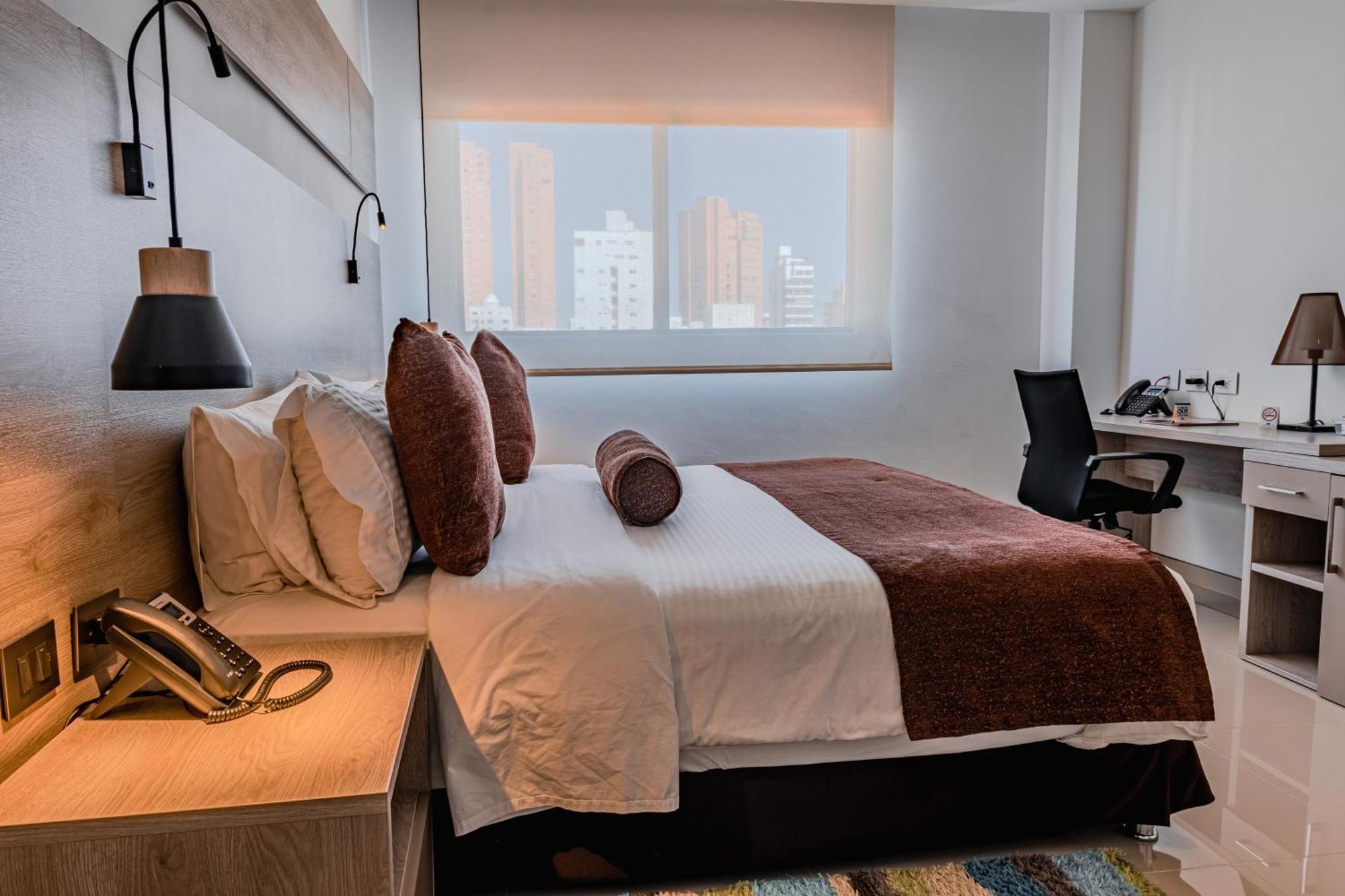 Hotel Barranquilla Plaza Bagian luar foto A bedroom at the hotel